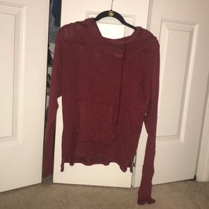 Light, knit shirt with hood